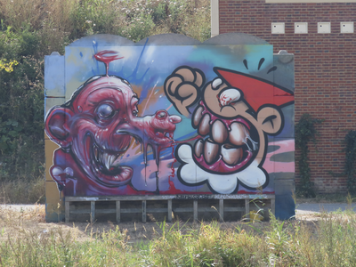 902630 Afbeelding van twee graffitikunstwerken, waaronder een van de Utrechtse kabouter (KBTR), op de jongerenplek Teen ...
